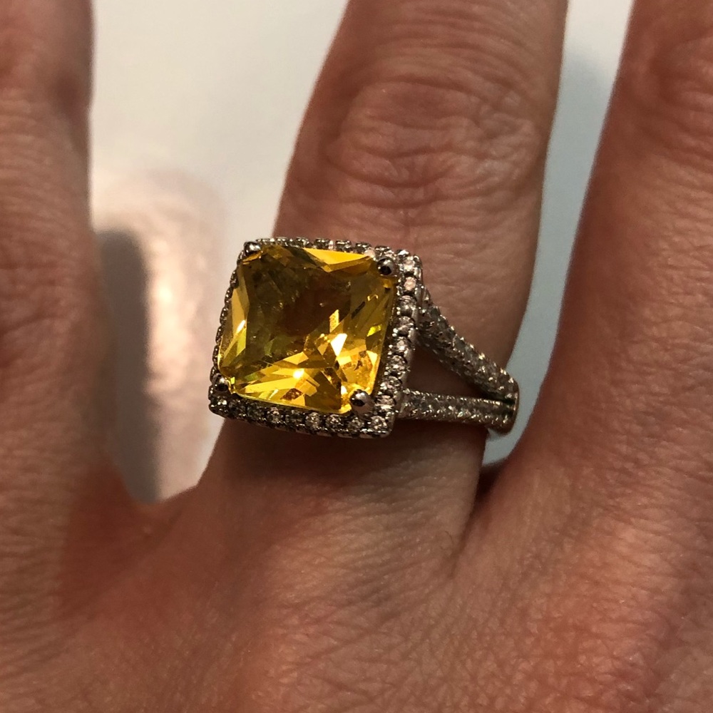 Charmed aroma ring